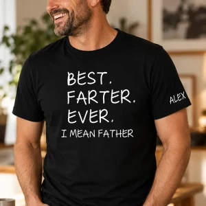 Svart Fars dag t-shirt med texten Best Farter Ever och personligt namntryck på ärmen.